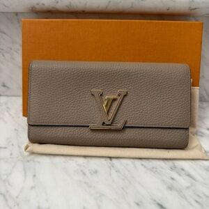 Louis Vuitton Capucines Beige Leather Wallet